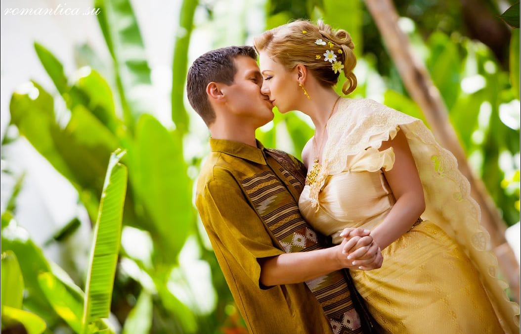 Свадьба в буддистском храме Тайланд