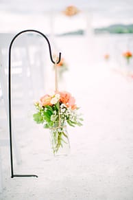 Stehen Sie mit Blumen