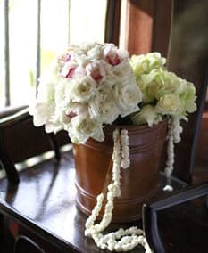 La fleuristerie de mariage est un art unique dans lequel le créateur comprend l'âme des fleurs, leur essence, révélant la beauté et l'unicité de chaque création naturelle.