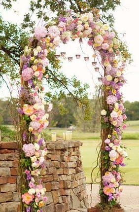 Dekoration für die Hochzeitszeremonie auf Samui – Holzbögen. Hochzeits- und Eventplaner in Thailand. Hua Hin, Samui, Chang und andere 3