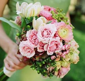 Нежные, хрупкие и красивые цветы — непременный и важный атрибут оформления любой свадьбы в Тайланде, Индонезии или Малайзии. Удачное и эффектное флористическое оформление создаст на свадьбе особую атмосферу — непередаваемо романтичную и трогательную.