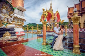 Fotosession auf dem Tempelgelände auf Koh Samui