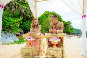 Wedding with Buddhist monks on Samui Wedding and event planner in Thailand. Hua Hin, Samui and Chang islands and others R_WE6434