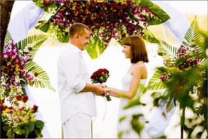 Невероятная по красоте и уединенности свадебная церемония на острове Ко Мак в Тайланде. В ваш свадебный день вас будет ждать тропическое цветочное оформление вашей свадьбы на уединенном пляже Таиланда.