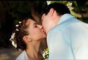 Символическая церемония в Таиланде! Пригласите друзей на самый главный вечер в вашей жизни-свадьбу в Тайланде, Индонезии или Малайзии. Пусть они радуются вместе с вами и проведут незабываемые дни, оставив радостные улыбки в вашей памяти. Церемонии возможны почти на любых островах Таиланда - Самуи, Чанг, Панган, Пхукет, Тао и других.