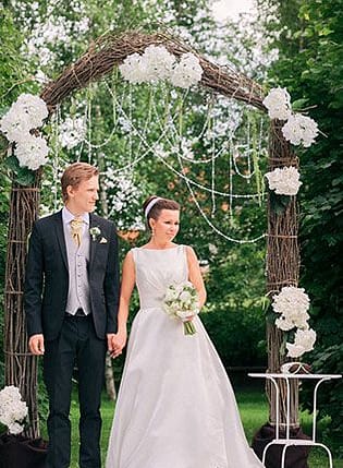 Dekoration für die Hochzeitszeremonie auf Samui – Holzbögen. Hochzeits- und Eventplaner in Thailand. Hua Hin, Samui, Chang und andere Holzbogen