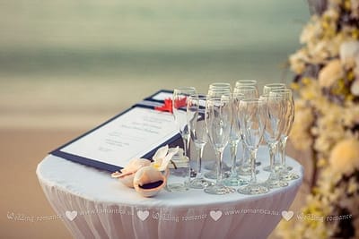 泰國獨特的婚禮儀式和浪漫晚餐。華欣、蘇梅島、昌島和其他島嶼。專業的照片拍攝和難忘的時刻，充滿熱帶的溫暖和海風的柔情。.