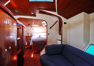 Море… оно всегда манит и притягивает к себе.