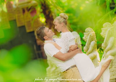 Свадьба -это из самых главных событий в вашей семейной жизни и конечно хочется, чтобы эти моменты оставались с вами как можно дольше! Подарите себе такую сказку в виде фотосессии в Таиланде! Снимки сделанные в самых ярких уголках Сиама будут радовать вас не один год не только вас, но и вашу семью, а те эмоции, улыбки и искорки в глазах во время съемочного дня станут для вас моментом истинного счастья!