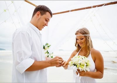 Нежная свадебная церемония на острове Ко Чанг В таиланде