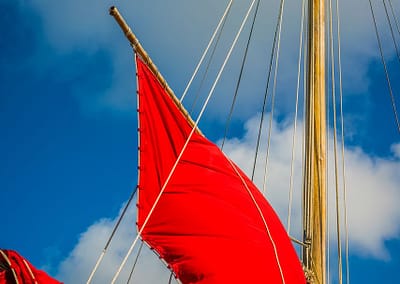 Сказочная свадьба на корабле с алыми парусами - может стать явью, все это свадьба на Самуи. Среди лазурного моря, шумом волн и любимого человека рядом, вы скажите самые главные слова друг другу. Свадьба в Тайланде, это не только свадьба на пляже или водопаде, а так же эксклюзивная свадьба на яхте или парусном корабле от нашей команды. Если вы мечтаете о такой свадьбе- свяжитесь с нами через форму обратной связи на нашем сайте или позвоните нам!