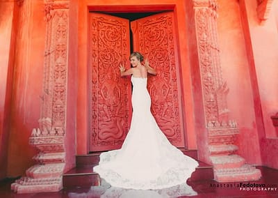 Приехав в солнечный Таиланд вы можете не только наслаждаться красотой пляжей, лазурными волнами, тропической природой, но и посветить незабываемые минуты для себя, оставив в памяти все события этих сказочных дней и наши фотографы с удовольствием вам в этом помогут.