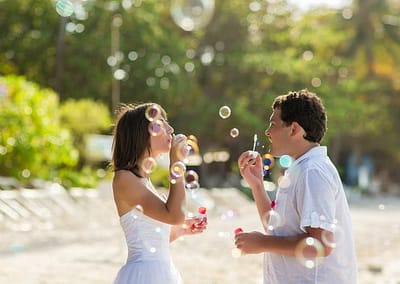 Свадьба -это из самых главных событий в вашей семейной жизни и конечно хочется, чтобы эти моменты оставались с вами как можно дольше! Подарите себе такую сказку в виде фотосессии в Таиланде! Снимки сделанные в самых ярких уголках Сиама будут радовать вас не один год не только вас, но и вашу семью, а те эмоции, улыбки и искорки в глазах во время съемочного дня станут для вас моментом истинного счастья!