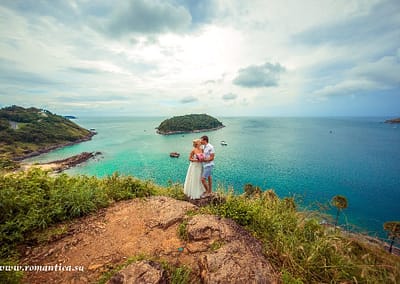 Свадьба -это из самых главных событий в вашей семейной жизни и конечно хочется, чтобы эти моменты оставались с вами как можно дольше! Подарите себе такую сказку в виде фотосессии в Таиланде! Снимки сделанные в самых ярких уголках Сиама будут радовать вас не один год не только вас, но и вашу семью, а те эмоции, улыбки и искорки в глазах во время съемочного дня станут для вас моментом истинного счастья!