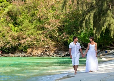 Свадьба -это из самых главных событий в вашей семейной жизни и конечно хочется, чтобы эти моменты оставались с вами как можно дольше! Подарите себе такую сказку в виде фотосессии в Таиланде! Снимки сделанные в самых ярких уголках Сиама будут радовать вас не один год не только вас, но и вашу семью, а те эмоции, улыбки и искорки в глазах во время съемочного дня станут для вас моментом истинного счастья!