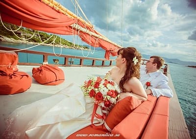 Сказочная свадьба на корабле с алыми парусами - может стать явью, все это свадьба на Самуи. Среди лазурного моря, шумом волн и любимого человека рядом, вы скажите самые главные слова друг другу. Свадьба в Тайланде, это не только свадьба на пляже или водопаде, а так же эксклюзивная свадьба на яхте или парусном корабле от нашей команды. Если вы мечтаете о такой свадьбе- свяжитесь с нами через форму обратной связи на нашем сайте или позвоните нам!