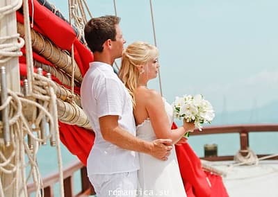 Сказочная свадьба на корабле с алыми парусами - может стать явью, все это свадьба на Самуи. Среди лазурного моря, шумом волн и любимого человека рядом, вы скажите самые главные слова друг другу. Свадьба в Тайланде, это не только свадьба на пляже или водопаде, а так же эксклюзивная свадьба на яхте или парусном корабле от нашей команды. Если вы мечтаете о такой свадьбе- свяжитесь с нами через форму обратной связи на нашем сайте или позвоните нам!