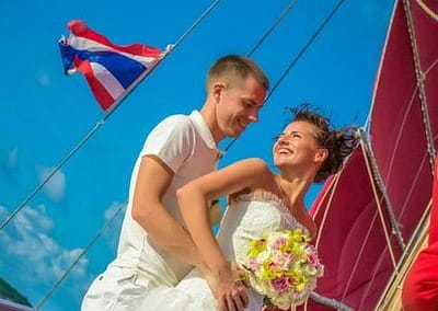 Сказочная свадьба на корабле с алыми парусами - может стать явью, все это свадьба на Самуи. Среди лазурного моря, шумом волн и любимого человека рядом, вы скажите самые главные слова друг другу. Свадьба в Тайланде, это не только свадьба на пляже или водопаде, а так же эксклюзивная свадьба на яхте или парусном корабле от нашей команды. Если вы мечтаете о такой свадьбе- свяжитесь с нами через форму обратной связи на нашем сайте или позвоните нам!