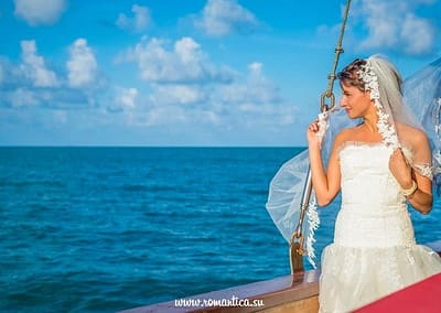 Сказочная свадьба на корабле с алыми парусами - может стать явью, все это свадьба на Самуи. Среди лазурного моря, шумом волн и любимого человека рядом, вы скажите самые главные слова друг другу. Свадьба в Тайланде, это не только свадьба на пляже или водопаде, а так же эксклюзивная свадьба на яхте или парусном корабле от нашей команды. Если вы мечтаете о такой свадьбе- свяжитесь с нами через форму обратной связи на нашем сайте или позвоните нам!
