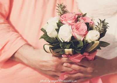 Чанг – изумрудный остров, расположенный у восточного побережья Сиамского залива, второй по величине (после Пхукета) остров Тайланда. В переводе с тайского языка "Чанг" означает "слон". Это связано с тем, что очертания острова напоминают голову слона. Чанг считается достаточно новым курортом, изначально на нем отдыхали только богатые местные жители, поэтому природа здесь сохранилась практически в первозданном виде. "Последний райский остров" Тайланда – так называют  туристы. Остров Чанг находится в акватории Тихого океана, на Восточном побережье Сиамского залива. Дорога от Бангкока занимает 4 часа, от Паттайи - 3 часа. От аэропорта Бангкока в Трат также летает самолет. Перелет занимает 45 минут. На Ко Чанге собраны все прелести тропической природы: песчаные пляжи, непроходимые древние джунгли, горные реки, водопады, тихие прохладные заводи - каменные бассейны, созданные самой природой. Восточная часть острова покрыта плантациями каучука и самых разных тропических фруктов: помелы, дуриана, бананов, джек-фрута, ананасов. На протяжении многих лет он находился в стороне от туристического бизнеса и, в отличие от Паттайи, Пхукета и других курортных мест  природа сохранилась в своей первозданной чистоте и свежести. Остров является частью национального природного парка "Чанг". 80% территории острова покрыто джунглями. Остров Чанг - оптимальное место для пляжного отдыха и проведения свадьбы в Тайланде.