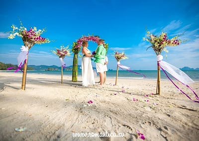 Одна из 77-и провинций Таиланда, располагается на юге страны, у самой границы с Малайзией, на берегах Андаманского моря Индийского океана.