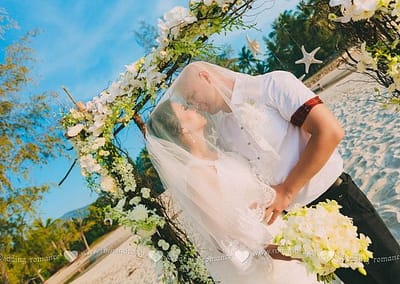 Приехав в солнечный Таиланд вы можете не только наслаждаться красотой пляжей, лазурными волнами, тропической природой, но и посветить незабываемые минуты для себя, оставив в памяти все события этих сказочных дней и наши фотографы с удовольствием вам в этом помогут.