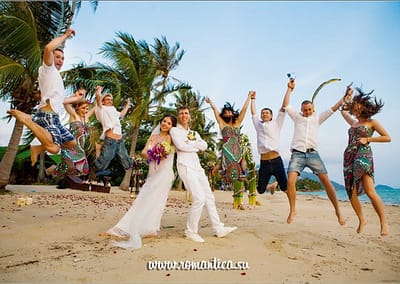 Романтическое путешествие и свадьба на пангане - это возможность не только провести символическую свадебную церемонию на великолепном тропическом острове,  но и возможность оценить по достоинству ночную жизнь Пангана, которая прославилась далеко за пределами Таиланда.