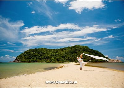 Романтическое путешествие и свадьба на пангане - это возможность не только провести символическую свадебную церемонию на великолепном тропическом острове,  но и возможность оценить по достоинству ночную жизнь Пангана, которая прославилась далеко за пределами Таиланда.