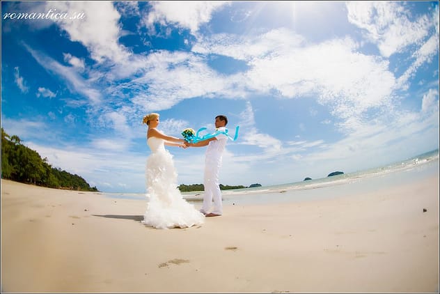 The cost of the ceremony from 25,000 baht! A wedding in Thailand on the islands will be remembered by you! Champagne and a celebratory cake will add pleasant sensations to a wonderful evening on the seashore. The last festive accent will be a magnificent dinner for two in a secluded bay against the backdrop of the beautiful falling asleep sun and the serene sea in Thailand. The cost of a wedding in Thailand depends on the wedding venue you choose, the design option, as well as the content!