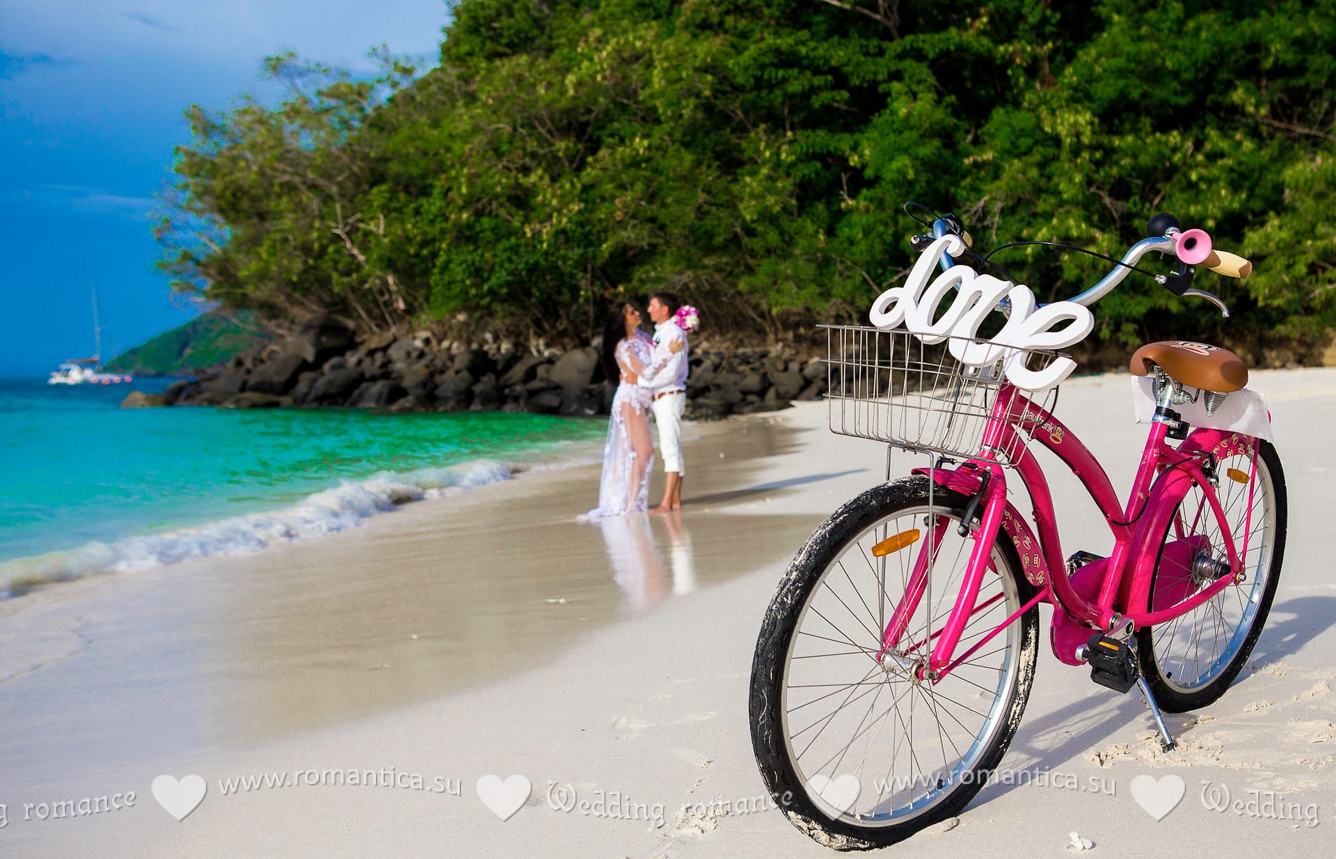 Фотосессия на Самуи — это возможность сохранить яркие моменты вашего отдыха на фоне тропической природы. Наш профессиональный фотограф помогут создать неповторимые снимки, отражающие вашу индивидуальность и эмоции.